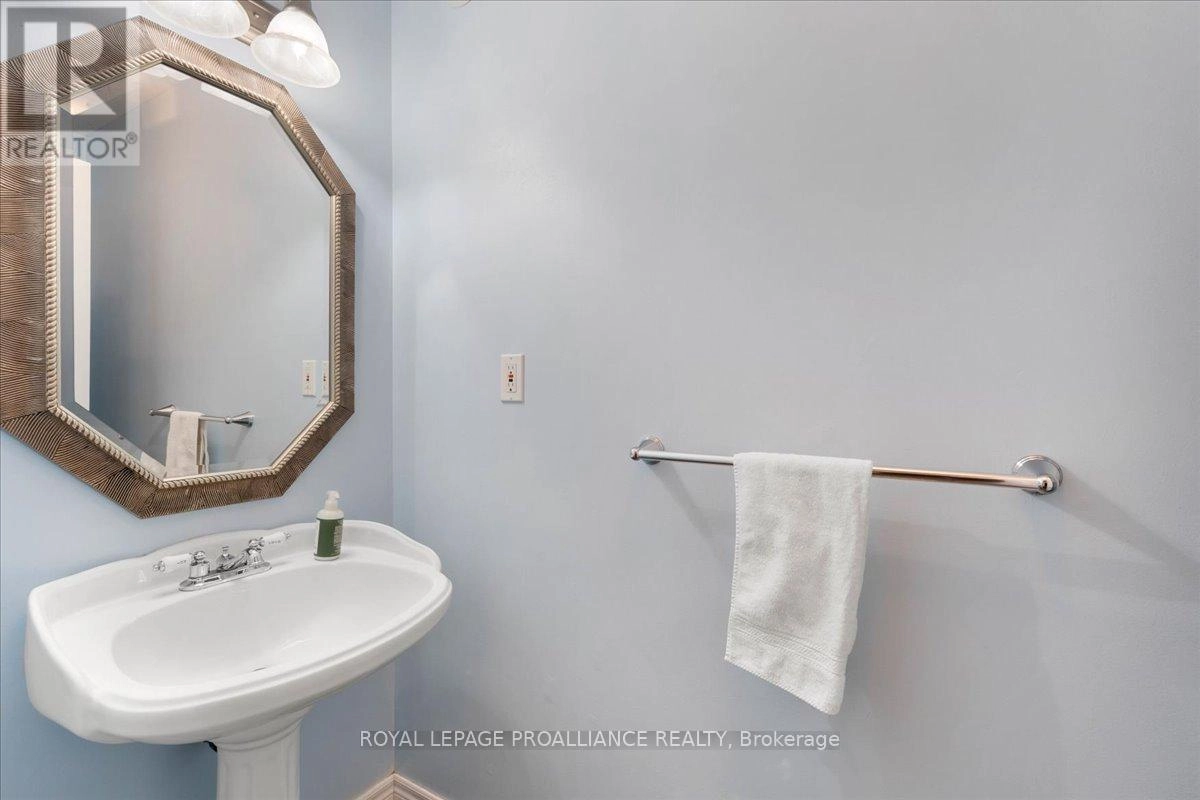 685 County Road 28, Prince Edward County, Ontario  K8N 4Z7 - Photo 18 - X12473088