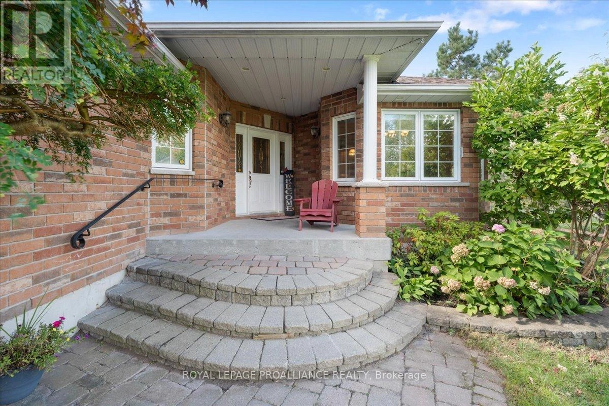 685 County Road 28, Prince Edward County, Ontario  K8N 4Z7 - Photo 2 - X12473088