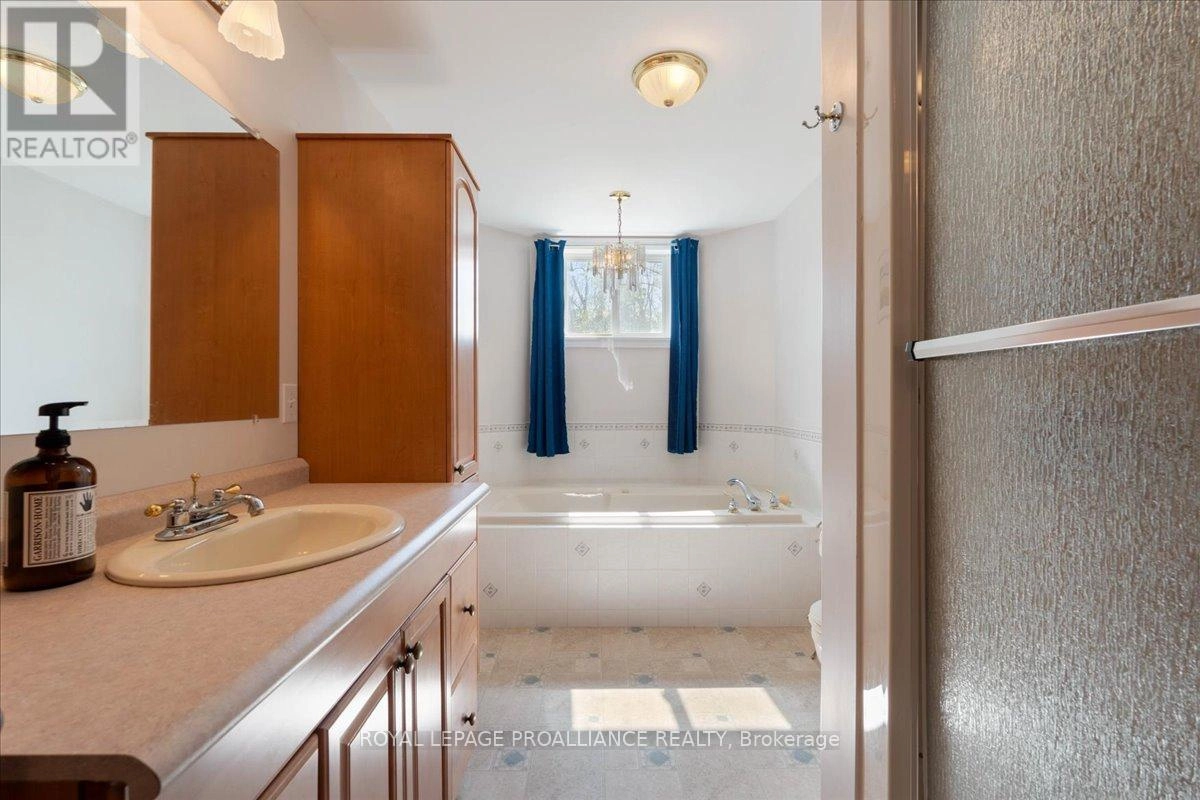 685 County Road 28, Prince Edward County, Ontario  K8N 4Z7 - Photo 33 - X12473088