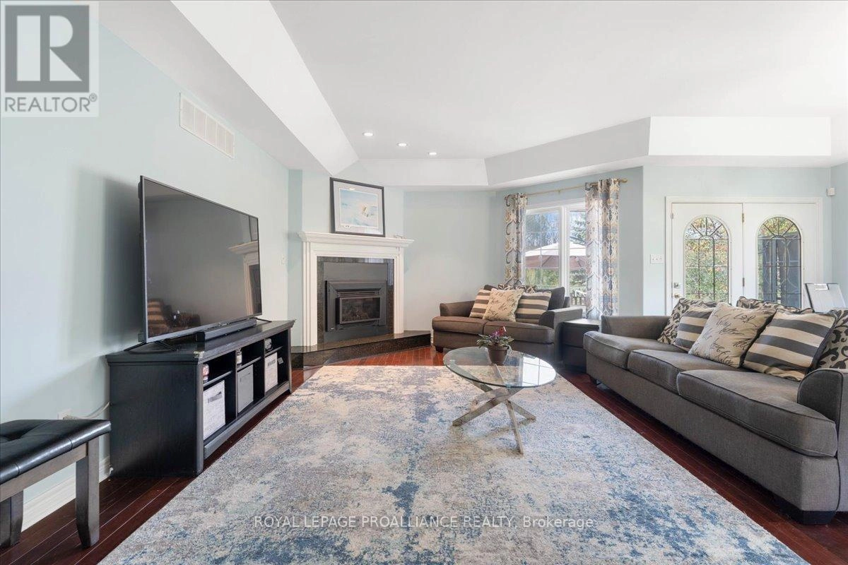 685 County Road 28, Prince Edward County, Ontario  K8N 4Z7 - Photo 5 - X12473088