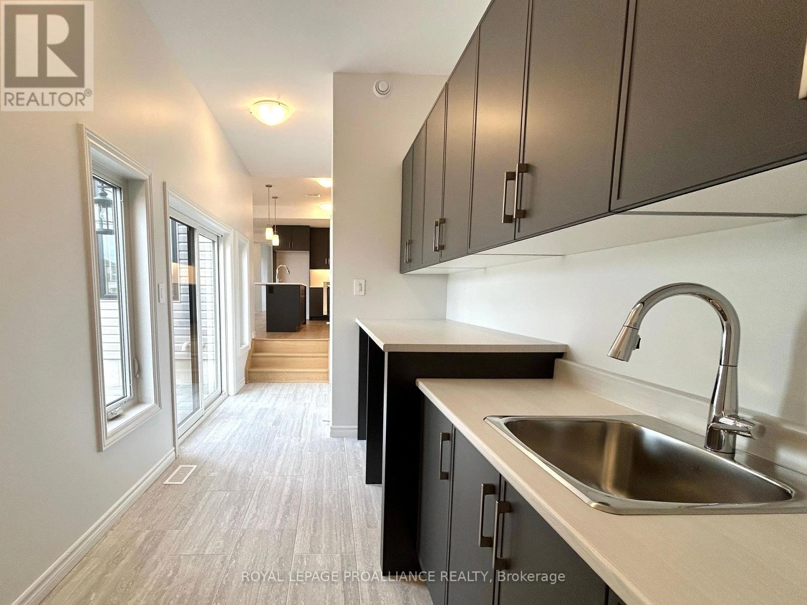 12 Riverstone Way, Belleville, Ontario K8N 0S6 - Photo 11 - X12473725