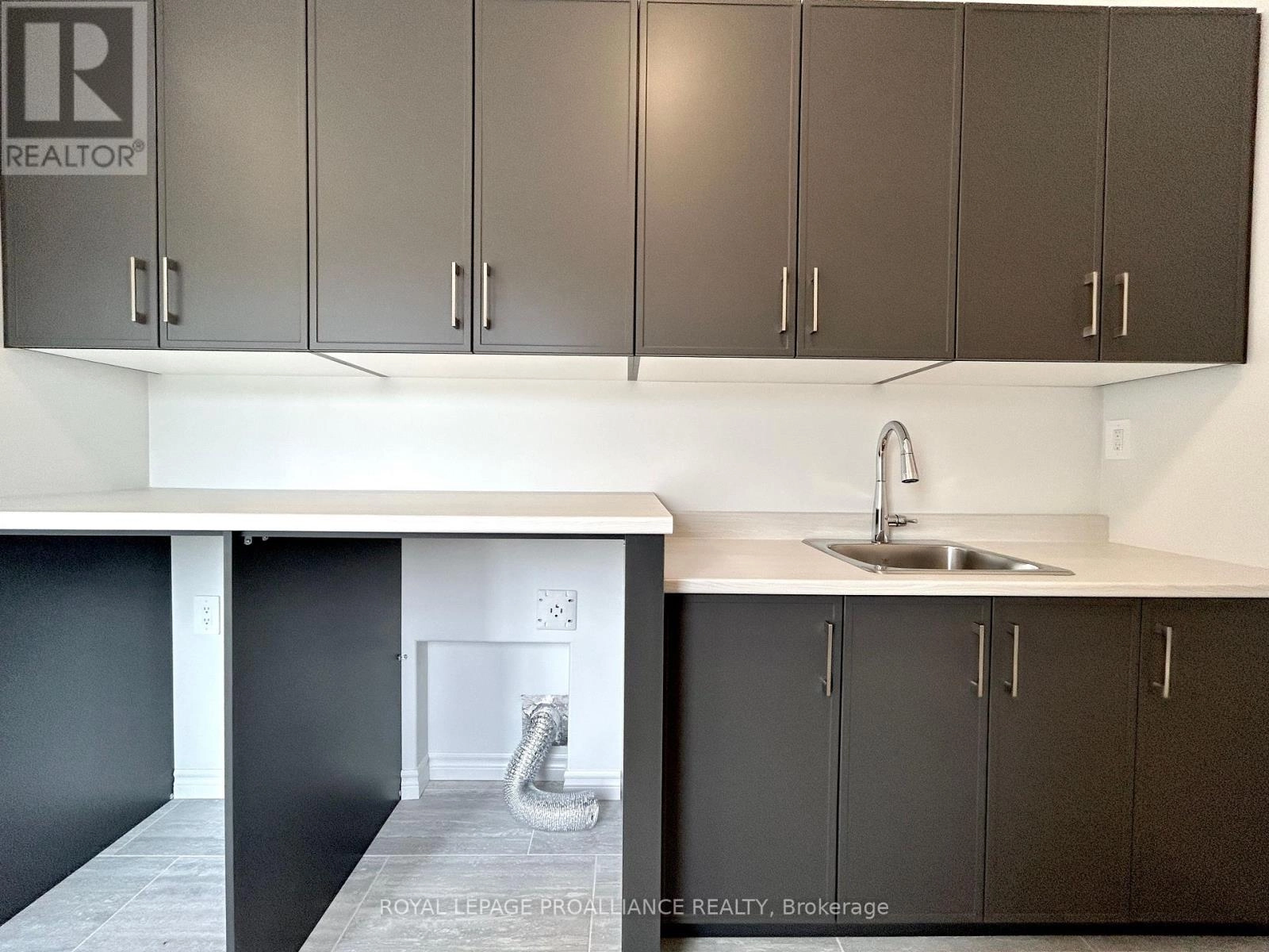 12 Riverstone Way, Belleville, Ontario K8N 0S6 - Photo 12 - X12473725