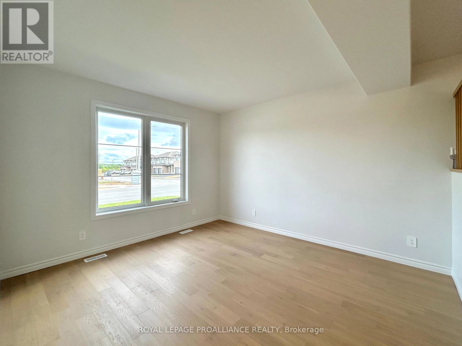 12 Riverstone Way, Belleville, Ontario K8N 0S6 - Photo 3 - X12473725