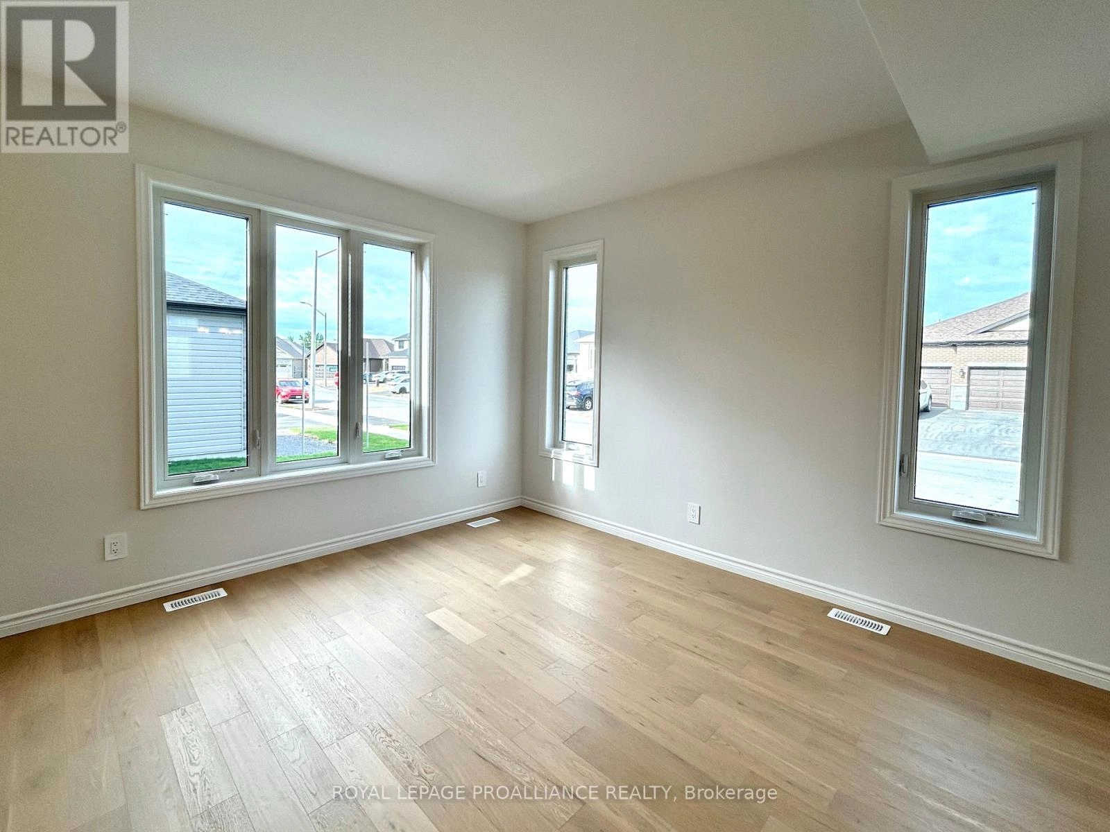 12 Riverstone Way, Belleville, Ontario K8N 0S6 - Photo 7 - X12473725