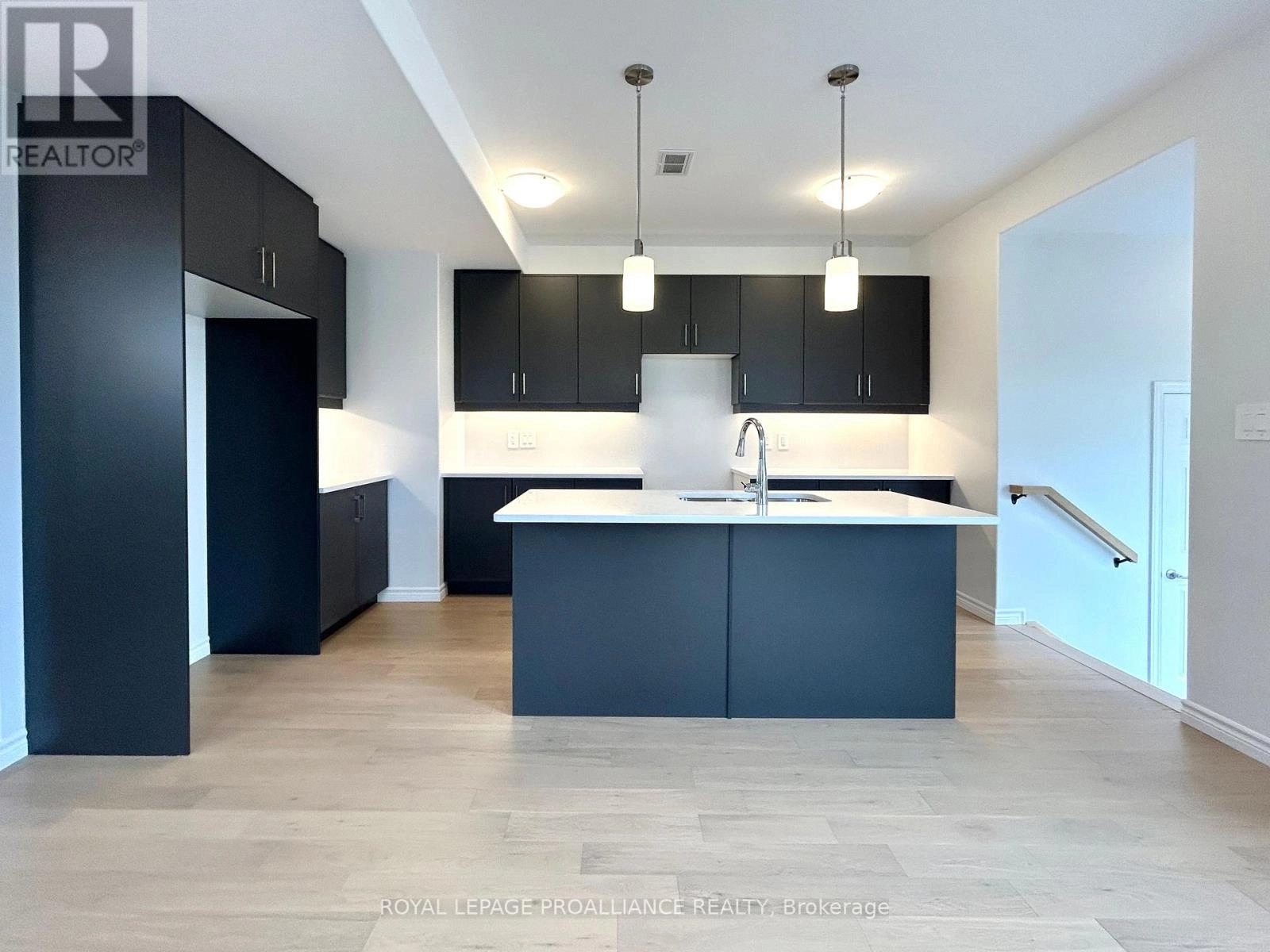 12 Riverstone Way, Belleville, Ontario K8N 0S6 - Photo 9 - X12473725