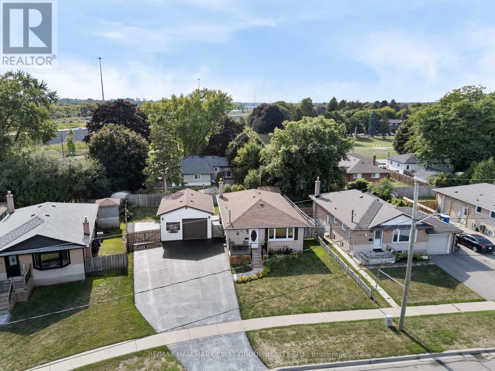 924 Mccullough Drive, Whitby, Ontario L1N 1C6 - Photo 1 - E12392503