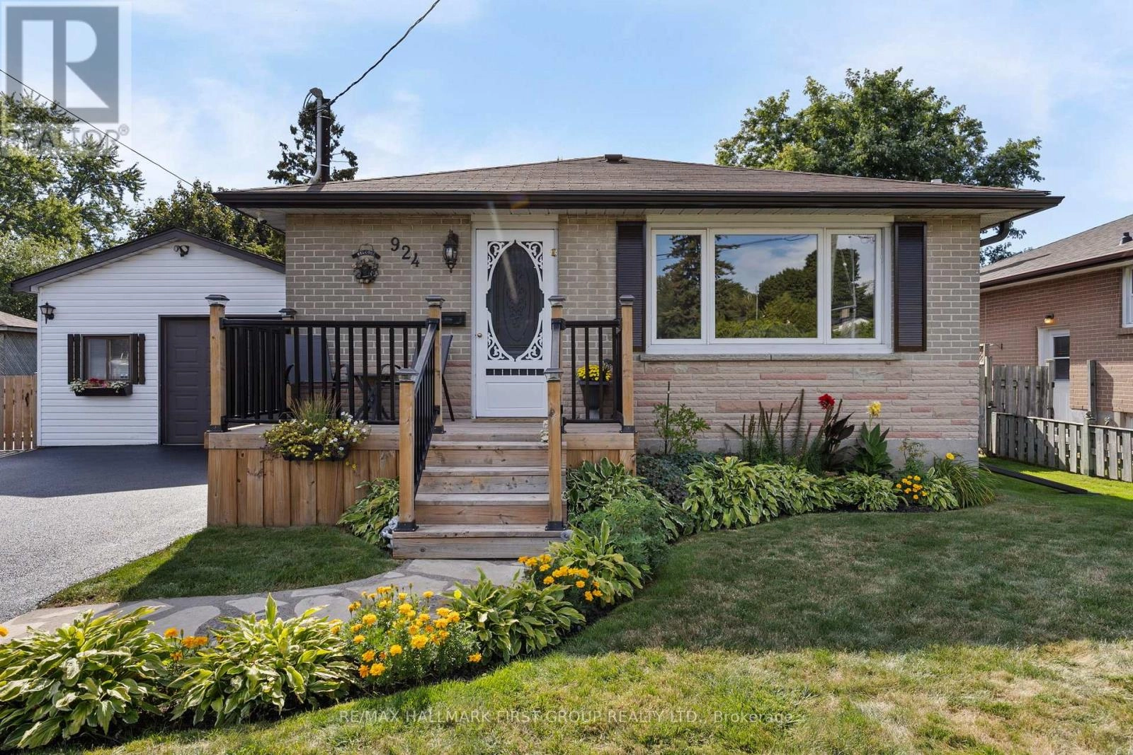 924 Mccullough Drive, Whitby, Ontario L1N 1C6 - Photo 3 - E12392503