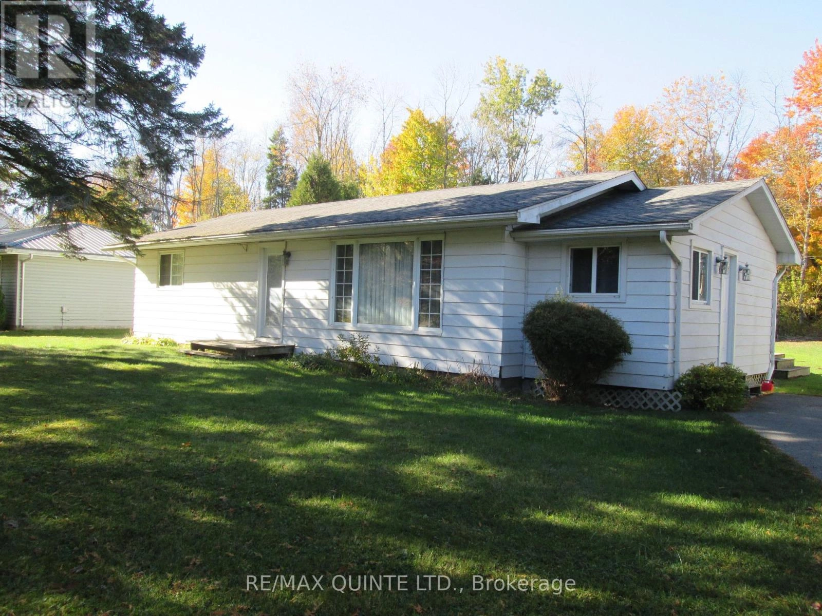 112 Parkview Road, Prince Edward County, Ontario  K0K 1L0 - Photo 1 - X12484424