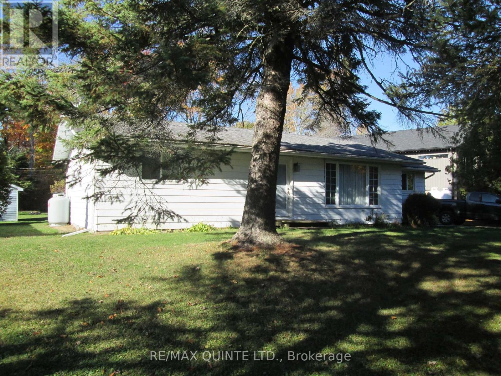 112 Parkview Road, Prince Edward County, Ontario  K0K 1L0 - Photo 2 - X12484424