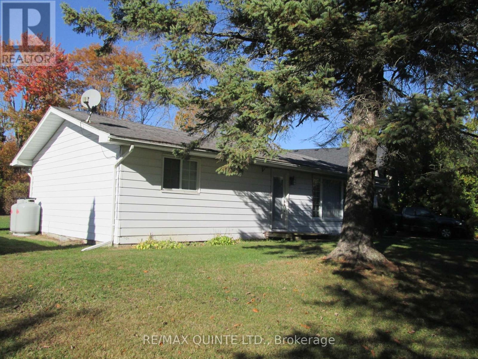 112 Parkview Road, Prince Edward County, Ontario  K0K 1L0 - Photo 3 - X12484424