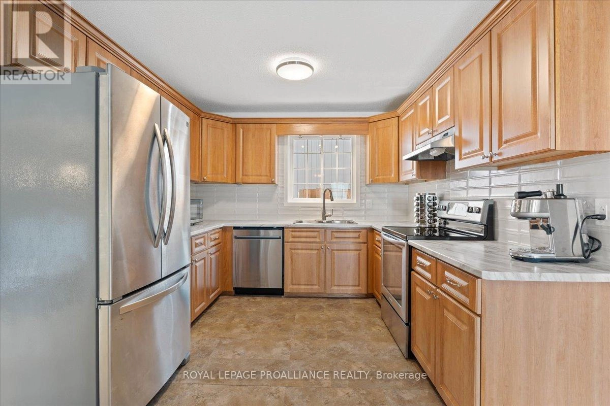 19 Fleming Road, Quinte West, Ontario K8V 6P6 - Photo 15 - X12486382