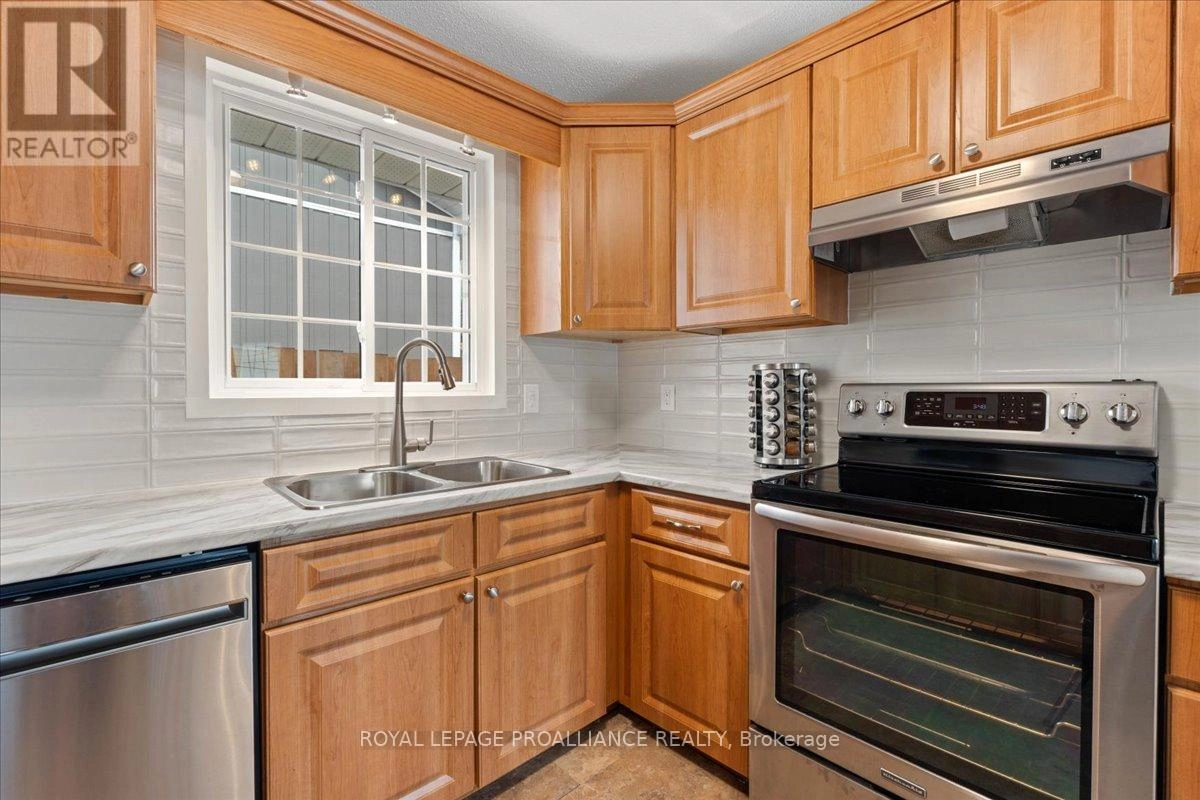 19 Fleming Road, Quinte West, Ontario K8V 6P6 - Photo 17 - X12486382