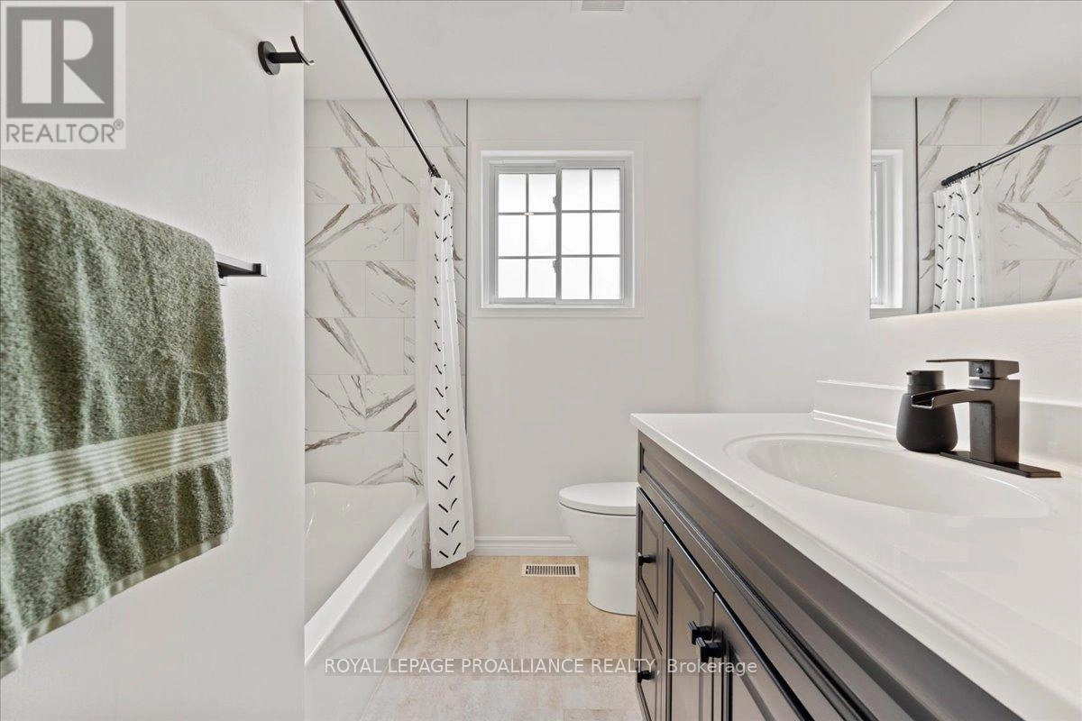 19 Fleming Road, Quinte West, Ontario K8V 6P6 - Photo 19 - X12486382