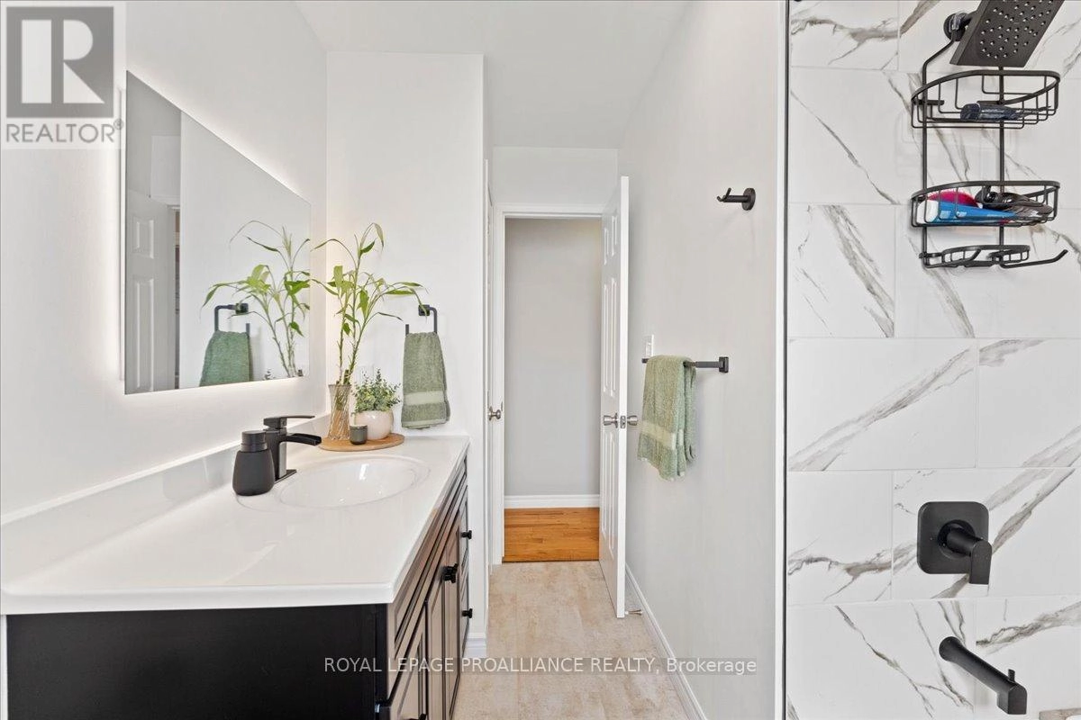 19 Fleming Road, Quinte West, Ontario K8V 6P6 - Photo 20 - X12486382