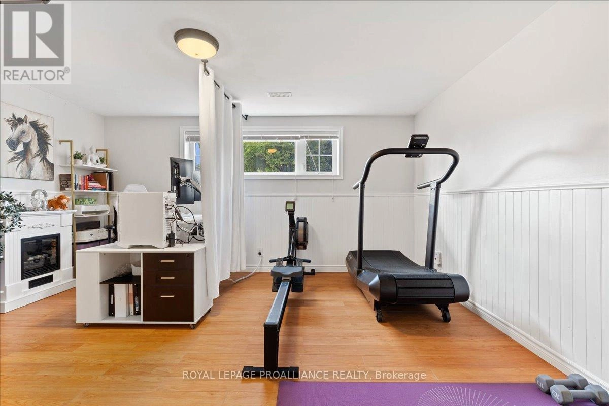 19 Fleming Road, Quinte West, Ontario K8V 6P6 - Photo 30 - X12486382