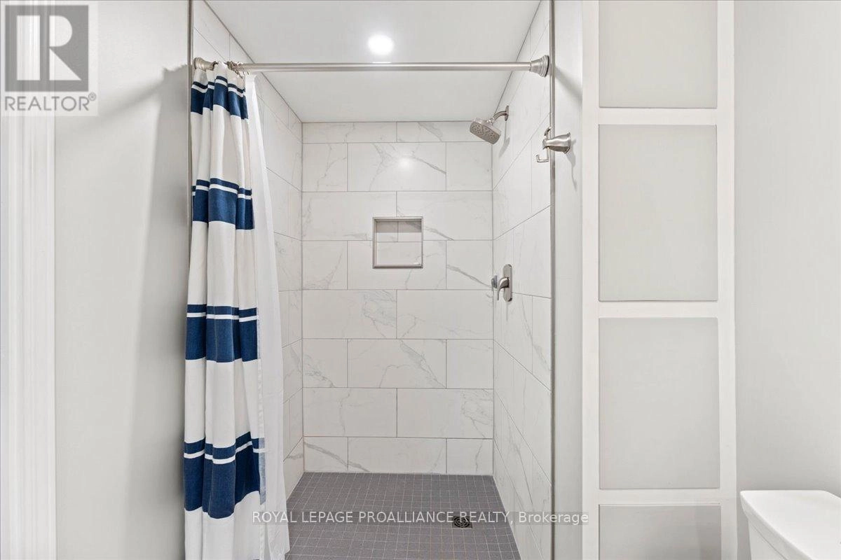 19 Fleming Road, Quinte West, Ontario K8V 6P6 - Photo 35 - X12486382