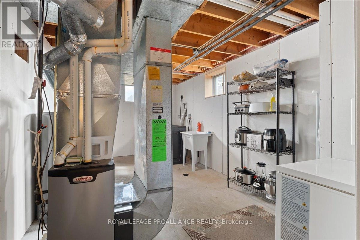 19 Fleming Road, Quinte West, Ontario K8V 6P6 - Photo 36 - X12486382