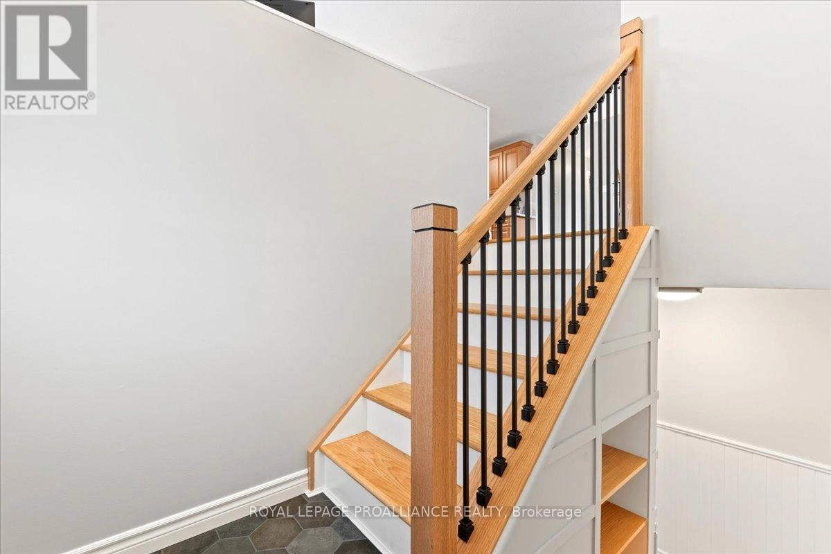 19 Fleming Road, Quinte West, Ontario K8V 6P6 - Photo 6 - X12486382