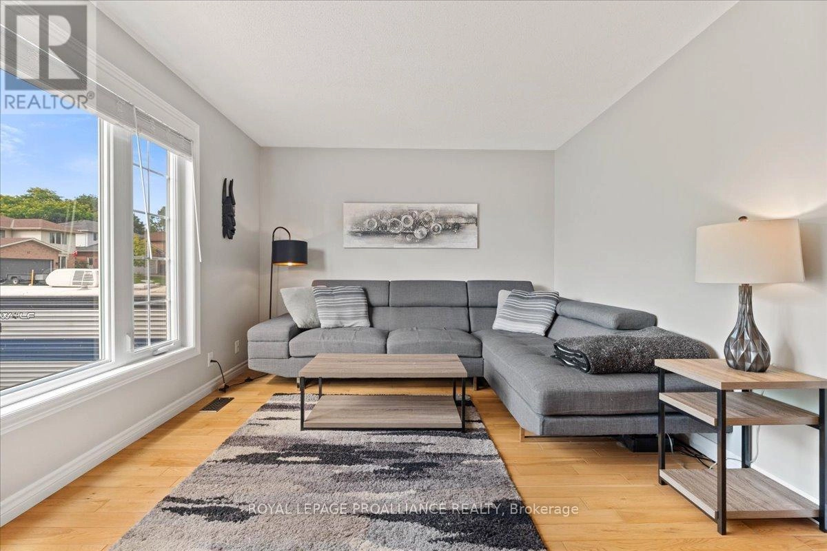 19 Fleming Road, Quinte West, Ontario K8V 6P6 - Photo 9 - X12486382