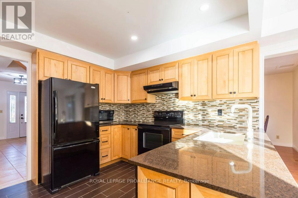 37 Dungannon Drive, Belleville, Ontario  K8P 5E7 - Photo 12 - X12491006