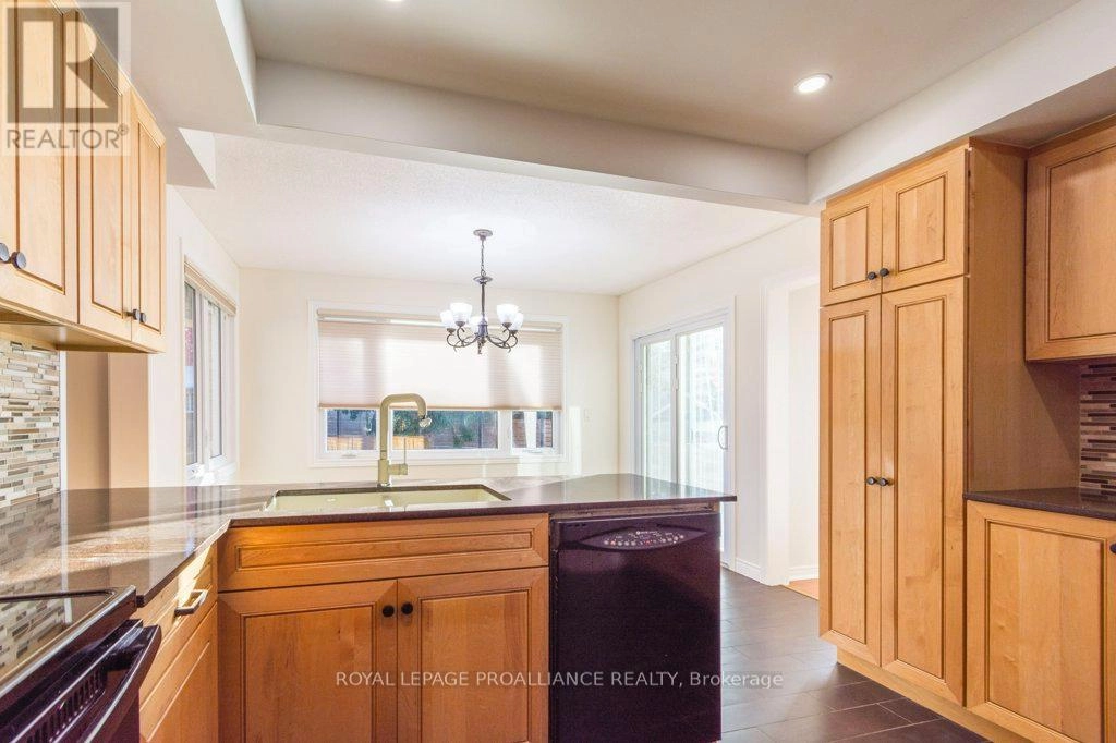 37 Dungannon Drive, Belleville, Ontario  K8P 5E7 - Photo 14 - X12491006