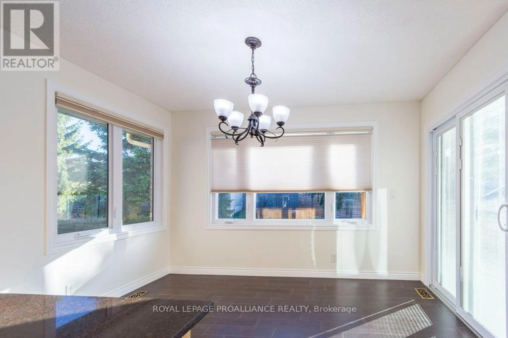 37 Dungannon Drive, Belleville, Ontario  K8P 5E7 - Photo 16 - X12491006