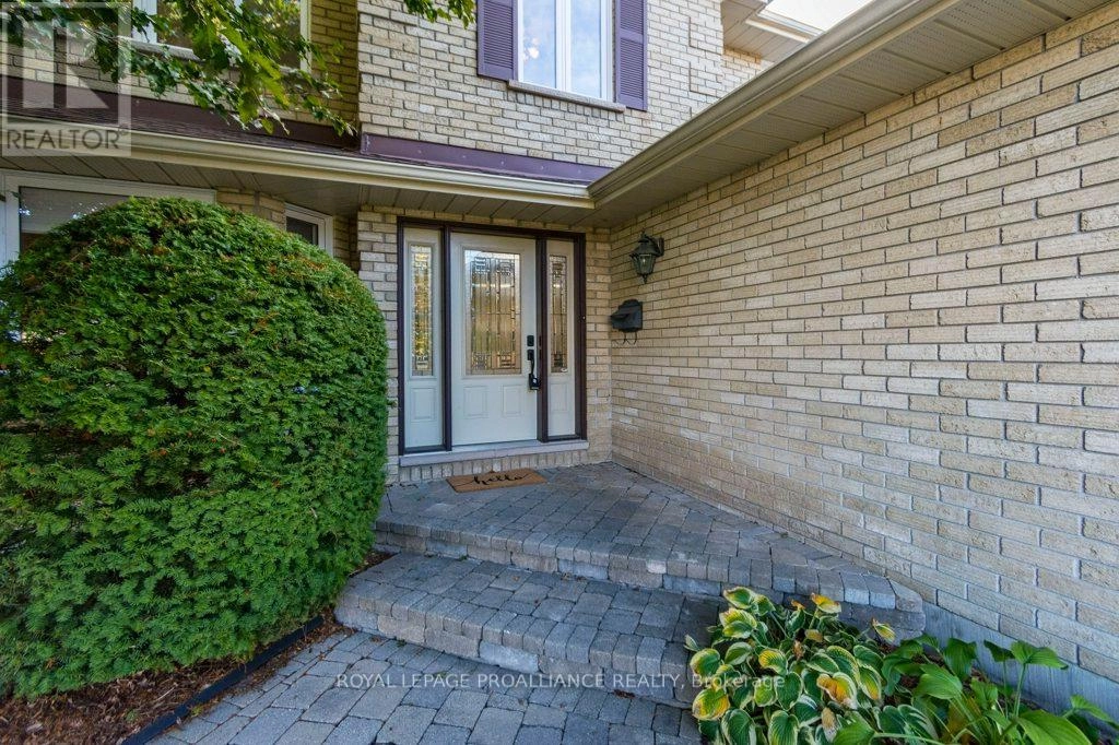 37 Dungannon Drive, Belleville, Ontario  K8P 5E7 - Photo 2 - X12491006