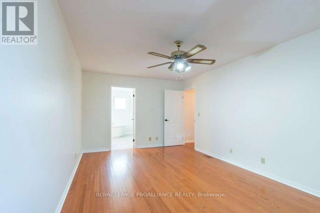 37 Dungannon Drive, Belleville, Ontario  K8P 5E7 - Photo 23 - X12491006