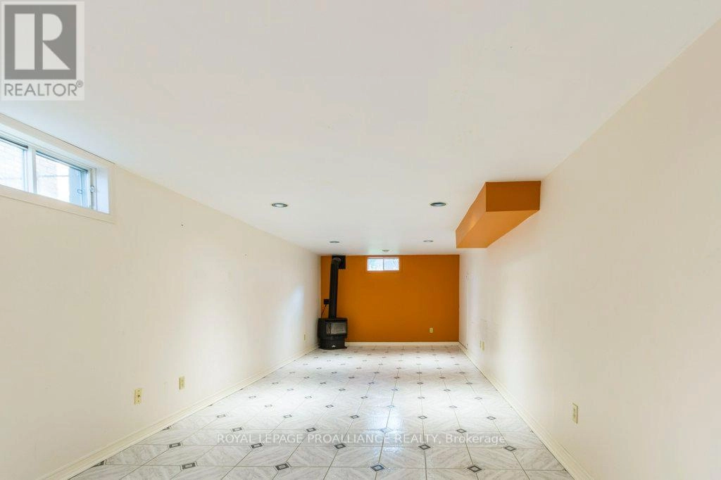 37 Dungannon Drive, Belleville, Ontario  K8P 5E7 - Photo 31 - X12491006