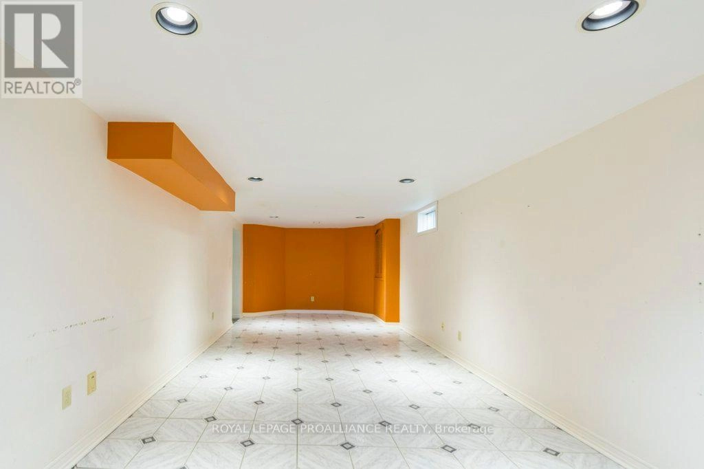 37 Dungannon Drive, Belleville, Ontario  K8P 5E7 - Photo 32 - X12491006