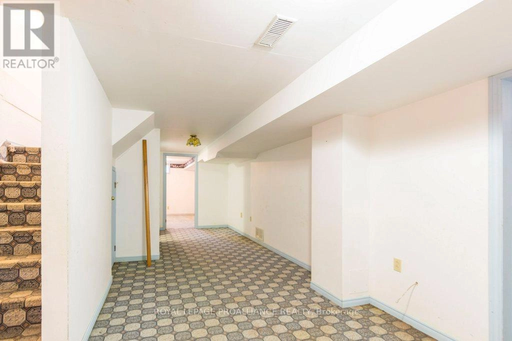 37 Dungannon Drive, Belleville, Ontario  K8P 5E7 - Photo 33 - X12491006