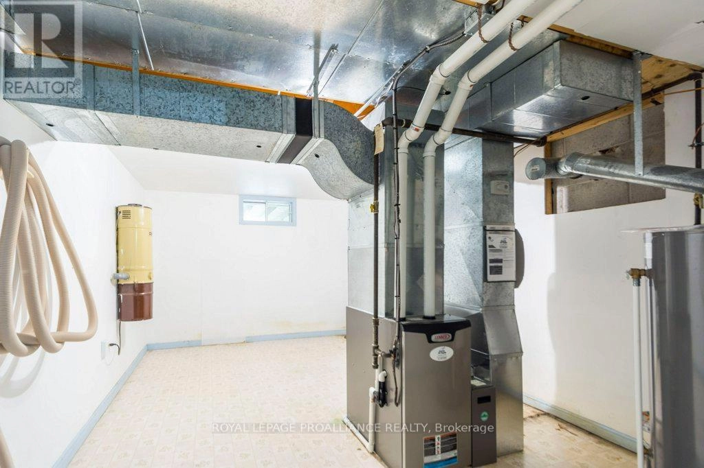 37 Dungannon Drive, Belleville, Ontario  K8P 5E7 - Photo 35 - X12491006