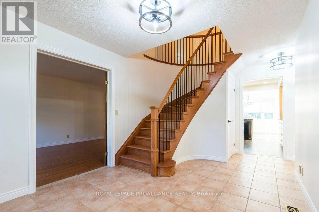 37 Dungannon Drive, Belleville, Ontario  K8P 5E7 - Photo 6 - X12491006