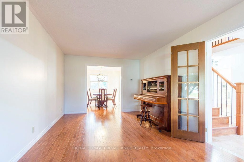 37 Dungannon Drive, Belleville, Ontario  K8P 5E7 - Photo 7 - X12491006