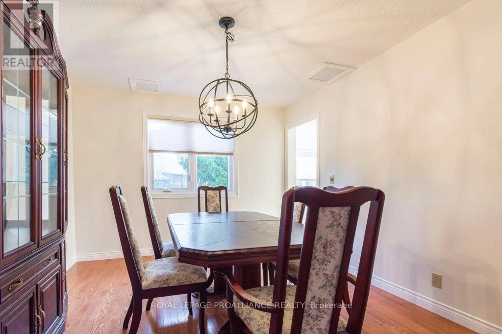 37 Dungannon Drive, Belleville, Ontario  K8P 5E7 - Photo 9 - X12491006