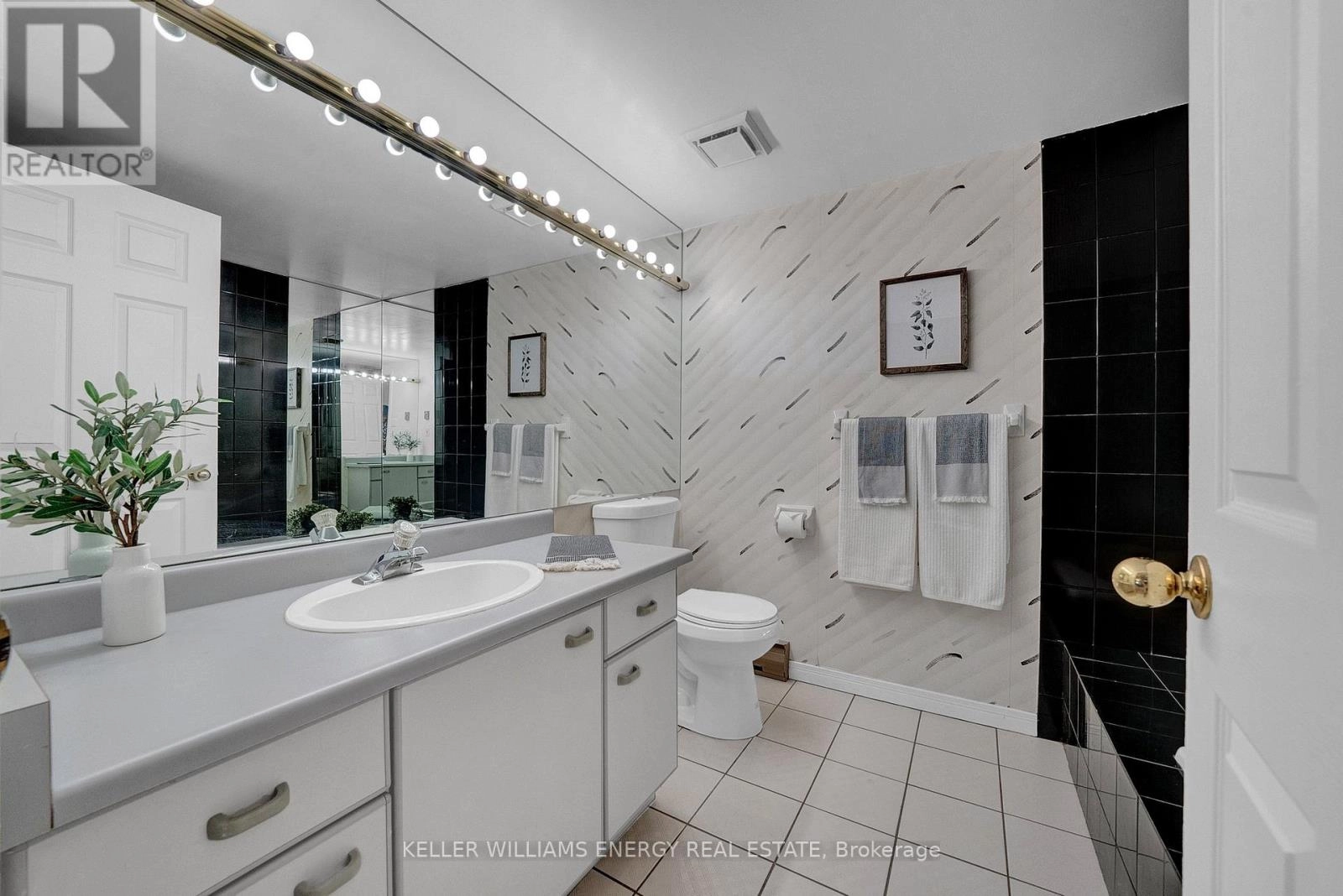 302 - 80 Athol Street E, Oshawa, Ontario L1H 8B7 - Photo 16 - E12489892