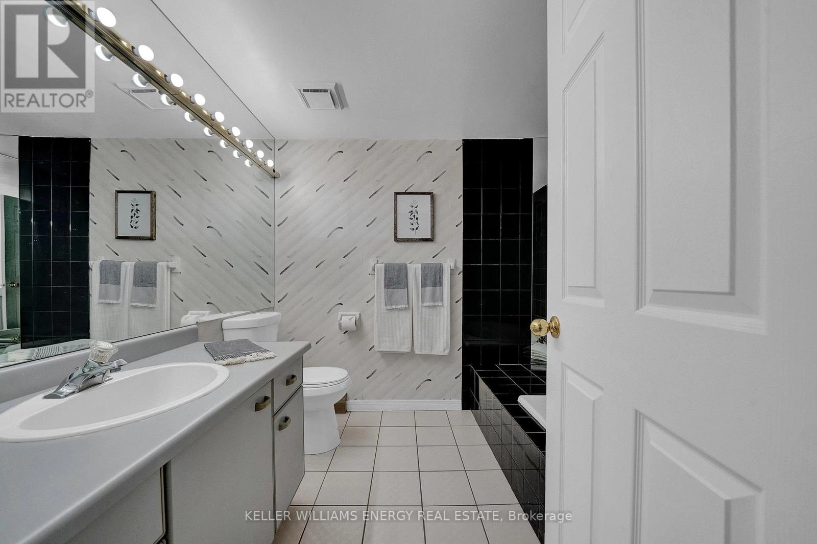 302 - 80 Athol Street E, Oshawa, Ontario L1H 8B7 - Photo 15 - E12489892