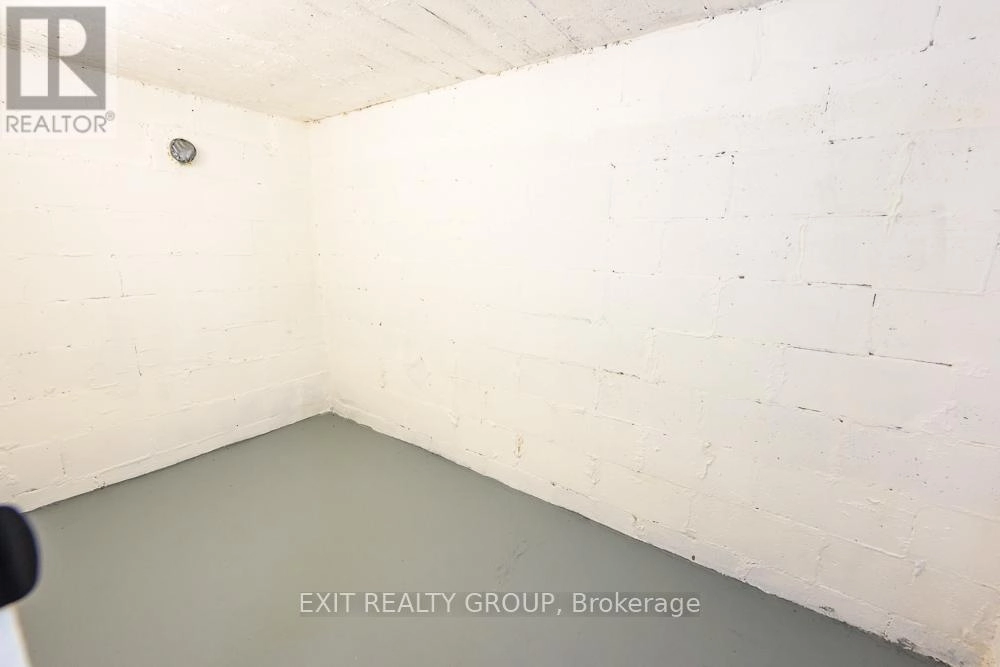 250 Ashley Street, Belleville, Ontario K0K 2B0 - Photo 18 - X12495826