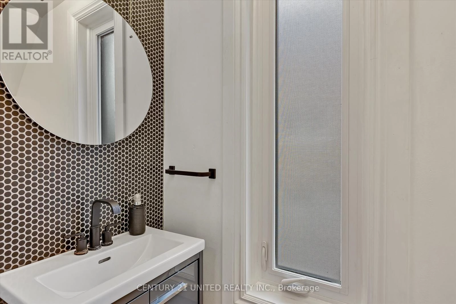 508 Sherbrooke Street, Peterborough, Ontario K9J 2P3 - Photo 7 - X12430327