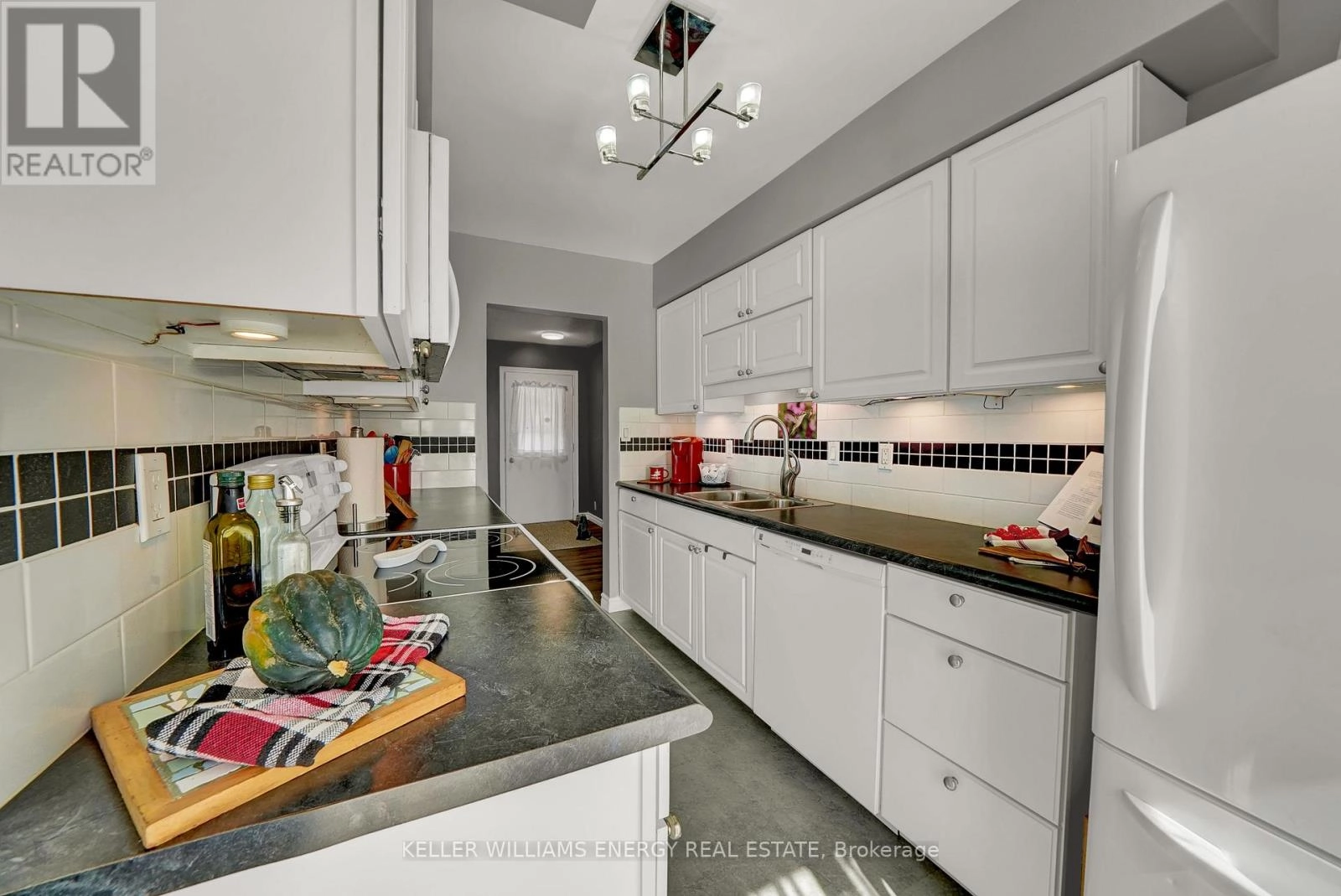 2 Argyle Crescent, Prince Edward County, Ontario  K0K 2T0 - Photo 10 - X12515622