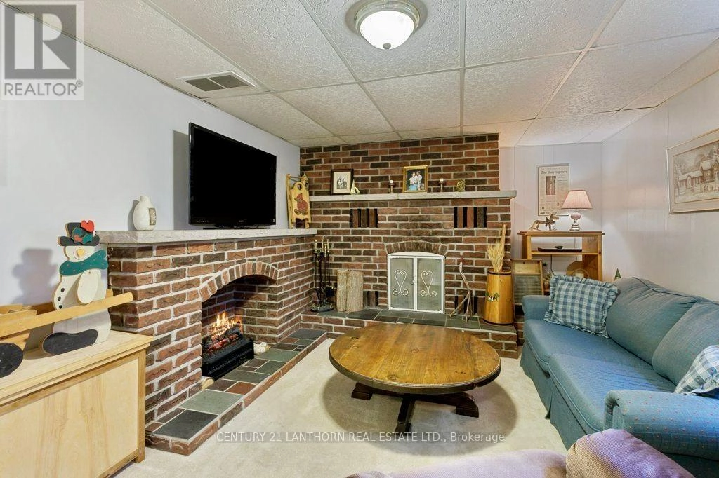 4 Highview Crescent, Belleville, Ontario  K8P 3G4 - Photo 21 - X12524822