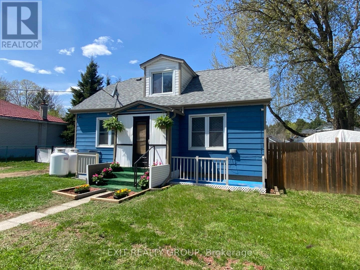 33 Glastonbury Road, Addington Highlands, Ontario  K0H 2G0 - Photo 1 - X12525734