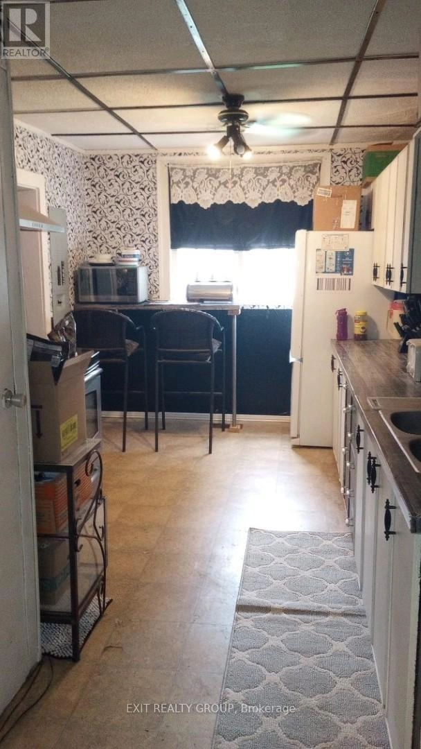 33 Glastonbury Road, Addington Highlands, Ontario  K0H 2G0 - Photo 10 - X12525734