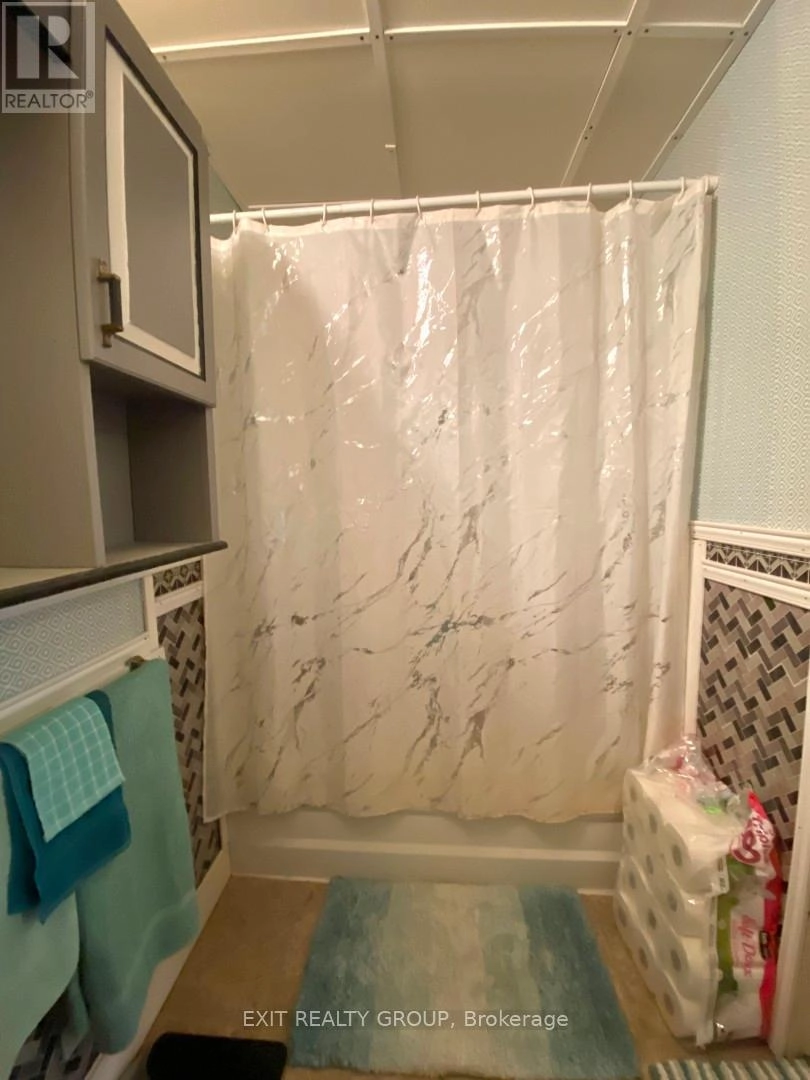 33 Glastonbury Road, Addington Highlands, Ontario  K0H 2G0 - Photo 15 - X12525734