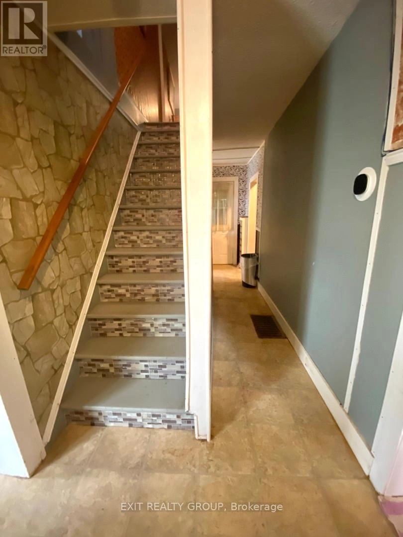 33 Glastonbury Road, Addington Highlands, Ontario  K0H 2G0 - Photo 17 - X12525734