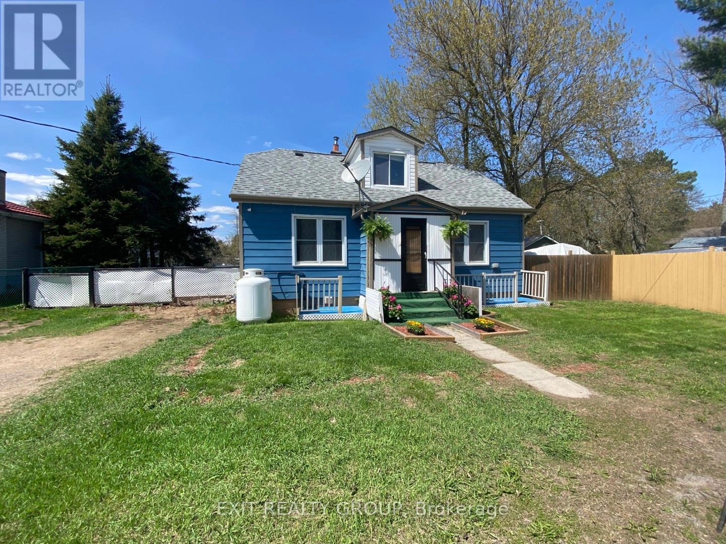 33 Glastonbury Road, Addington Highlands, Ontario  K0H 2G0 - Photo 3 - X12525734