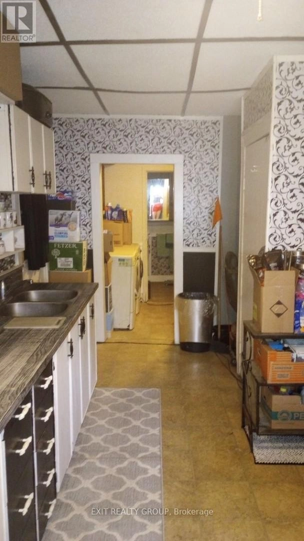 33 Glastonbury Road, Addington Highlands, Ontario  K0H 2G0 - Photo 9 - X12525734