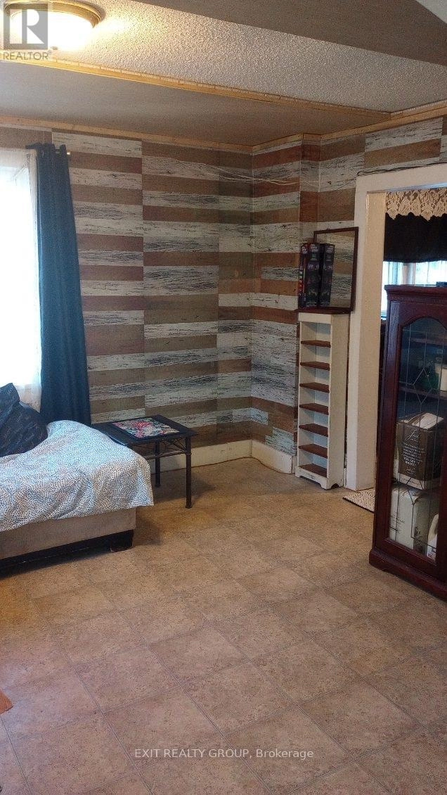 33 Glastonbury Road, Addington Highlands, Ontario  K0H 2G0 - Photo 7 - X12525734