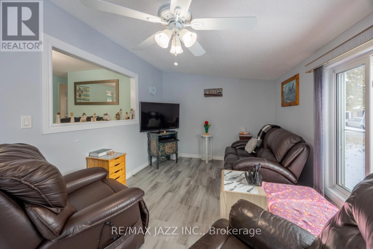 213 Wilmot Trail, Clarington, Ontario L1B 1A9 - Photo 6 - E12532854