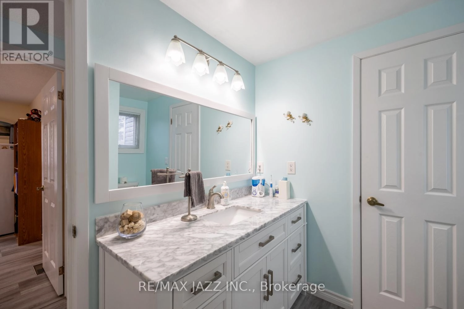 213 Wilmot Trail, Clarington, Ontario L1B 1A9 - Photo 9 - E12532854